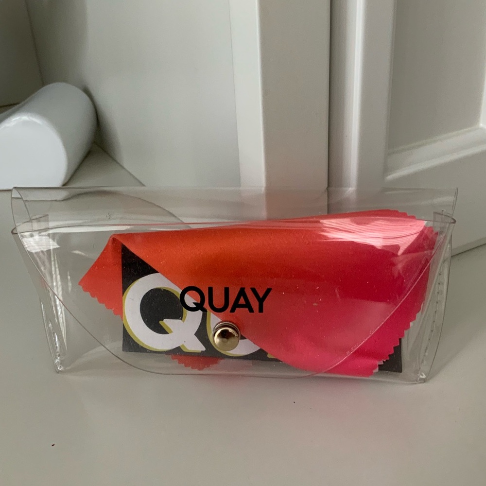 QUAY AUSTRALIA PVC See through Plastic Snap Sunglasses Protective Case BRAND NEW